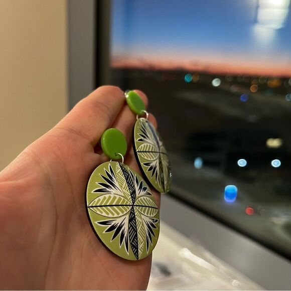 Bohemian Style Handmade Acrylic Tropical Flower Round Earrings - Picture 8 of 10